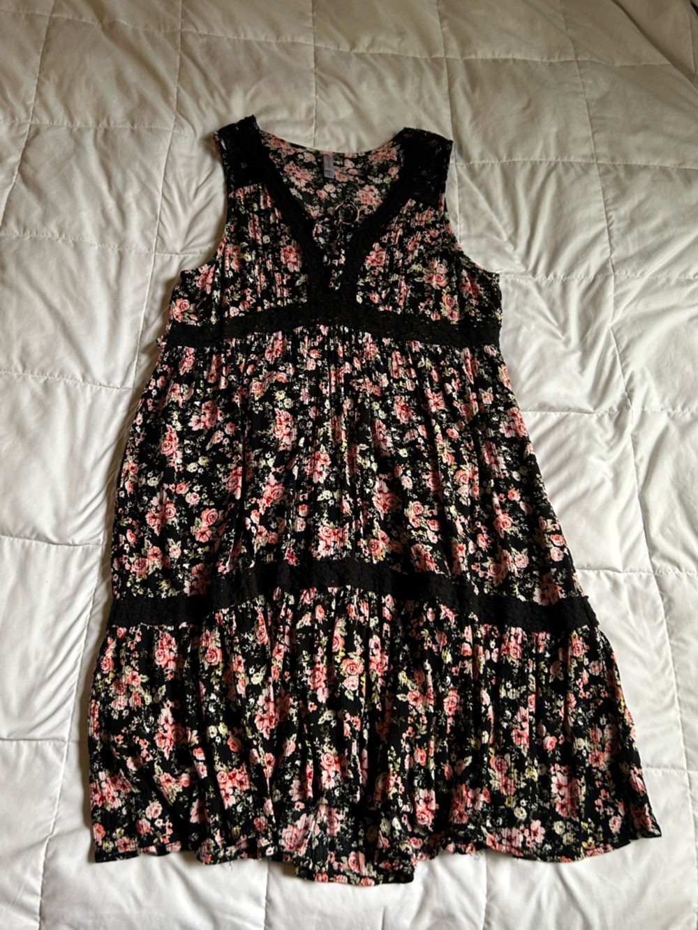 Women’s Black Floral Lace-Trim Dress